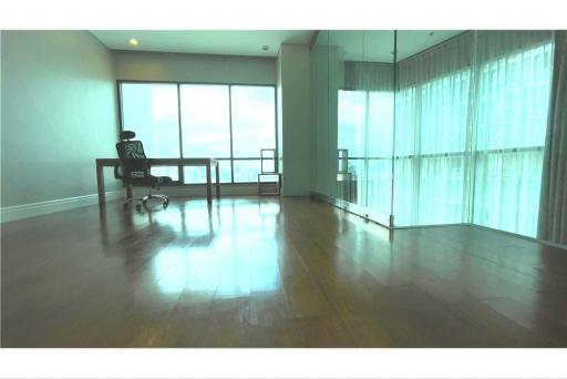 Exquisite Duplex Living in The Bright - Sukhumvit 24