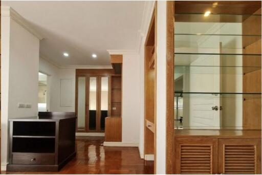 Pet-Friendly and Spacious 3-Bedroom Apartment in Sukhumvit Soi 31