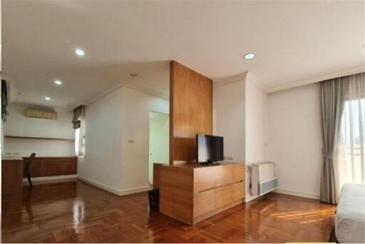 Pet-Friendly and Spacious 3-Bedroom Apartment in Sukhumvit Soi 31