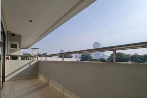 Pet-Friendly and Spacious 3-Bedroom Apartment in Sukhumvit Soi 31