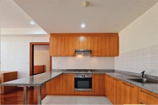 Classic-Style Apartment in Low-Rise Building, Ploenchit, Near BTS Station - 920071001-12435