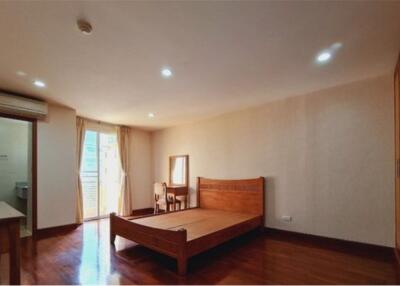 Classic-Style Apartment in Low-Rise Building, Ploenchit, Near BTS Station - 920071001-12435