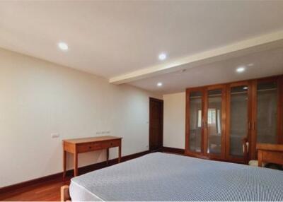 Classic-Style Apartment in Low-Rise Building, Ploenchit, Near BTS Station - 920071001-12435