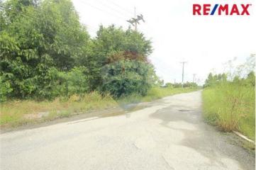 1,604 Sqm. Land listed for ฿ 3,609,000.