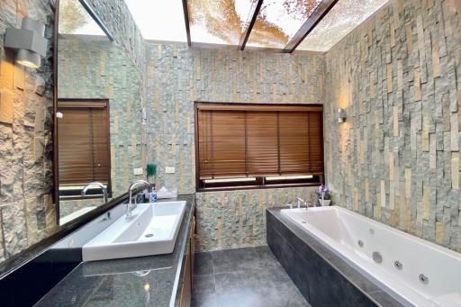 Luxury pool villa for rent in Mae Rim, Chiang Mai