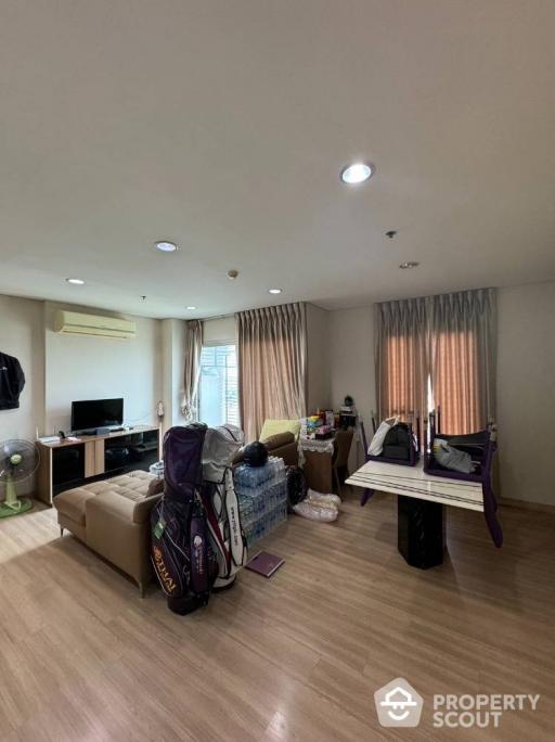 3-BR Condo at Intro Phaholyothin-Pradipat near MRT Kamphaeng Phet