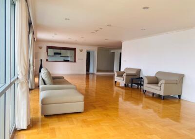 Spacious 3 bedroom condo for rent at Sathorn Park Place