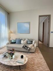 Best Price Unit !!! 1 Bed, 1 Bath Luxury Condo in Langsuan