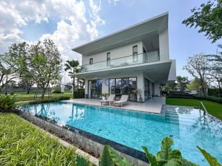 4 Bedrooms House in Glory Village Pattaya Huay Yai H010013