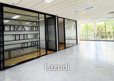 301 SQ.M Office space for rent in Pathumwan