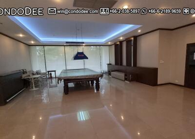 Renovated Large Apartment