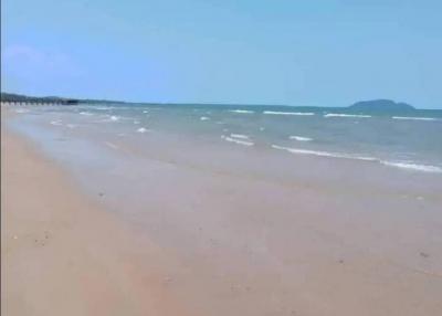 Bang Saray sea land for sale Next to a private beach
