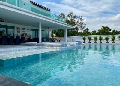 Black Mountain : Luxury 4 Bedroom Pool Villa