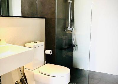 1-BR Condo at Urbano Absolute near BTS Krung Thon Buri