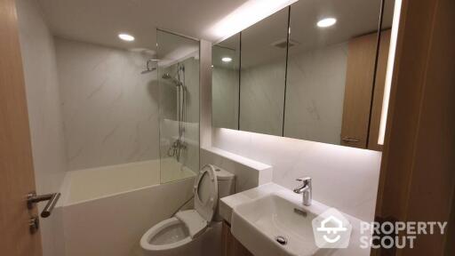 1-BR Condo at Walden Asoke near MRT Sukhumvit