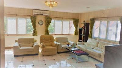 House for sale in Pattaya, Pattaya-Naklua Road 16, in the middle of Pattaya. Near Terminal 21 mall