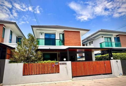Single house for sale in Sriracha, nine kilometers, great location, great price, Milano Town Village, Chonburi.