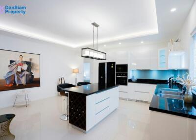 Luxury 3-Bedroom Terrace Unit in Hua Hin at Falcon Hill