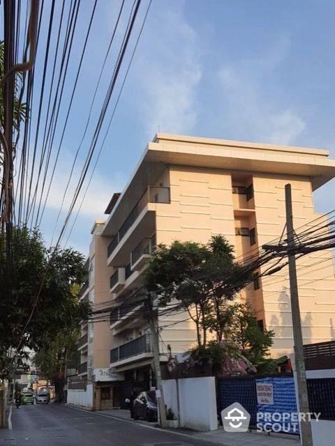 Commercial for Rent in Khlong Tan Nuea