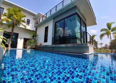 Modern 5 bedroom home with pool for sale in Mae Rim