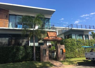 Modern 5 bedroom home with pool for sale in Mae Rim