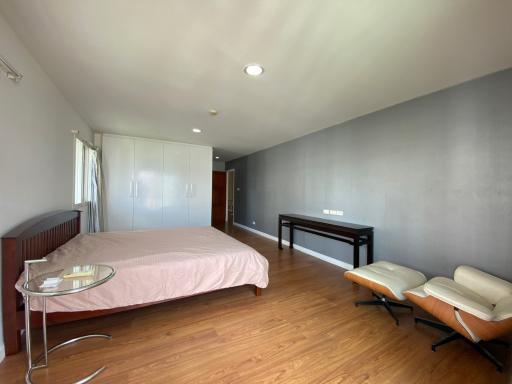Large 2 bedroom Condo corner unit for sale @ Punna