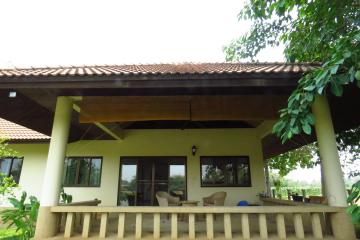 3 bedroom lake front house in Doi Saket for sale