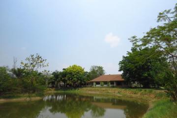 3 bedroom lake front house in Doi Saket for sale