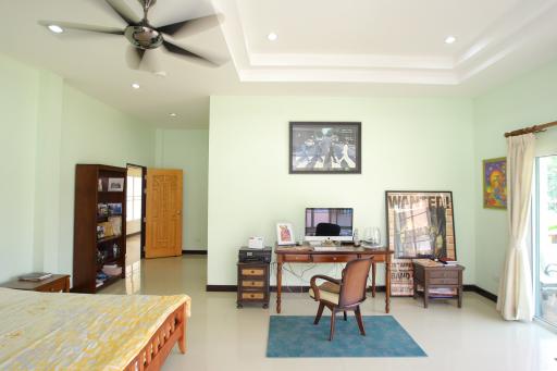 4 BR bungalow with pool for sale in Hang Dong