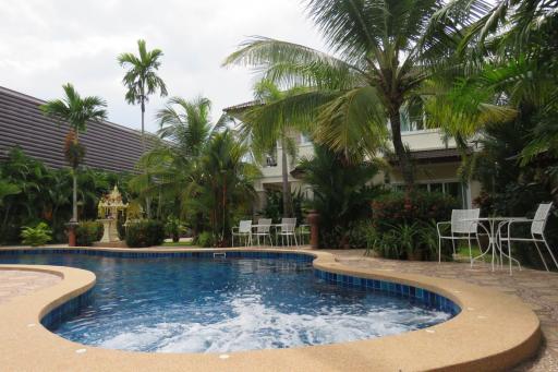 6 BR house with pool & pond for sale in San Sai