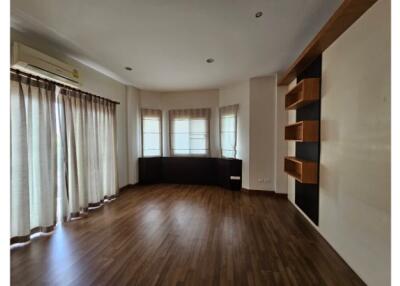 Spacious 3 Bedroom House for Sale in Chai Sathan, Chiang Mai