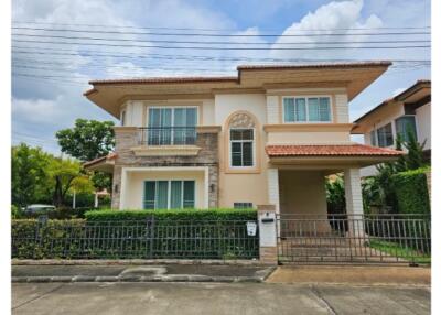 Spacious 3 Bedroom House for Sale in Chai Sathan, Chiang Mai