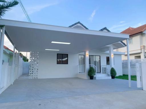 Explore this beautifully renovated 4-bedroom house in Mae Rim, Chiang Mai real estate. Spacious living, modern amenities, and a prime location. Call Today