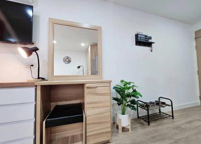 Newly renovated Studio condo for sale! 1 Bed, 1 Bath, fully furnished, and ready to move in. Excellent location near Chiang Mai University and MAYA mall.