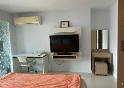 Prime Chiang Mai Condo for Sale with tenants at Punna Residence 4, in front of Chiang Mai University. 1-year lease in place. Secure this investment!