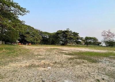 Explore this 11-0-70 Rai land in Type 4 Red Garuda, just 12km from Chiang Mai International Airport. Conveniently located near Central Chiang Mai, Act Now!