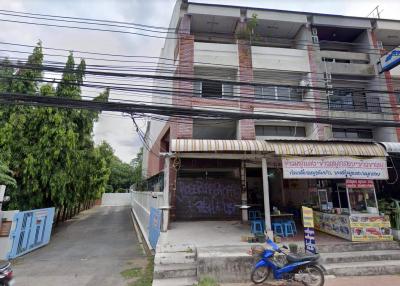 Prime 532 sqm land on Huay Kaew Nimman Rd, steps away from Maya mall. Build up to 24m high, demolish corner building for wider access, negotiable price.