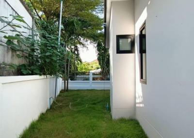 Chiang Mai house for sale single-storey house 3 bed, 2 bath, parking in Doi Saket. Perfect for families or entertaining. Easy access to local attractions.