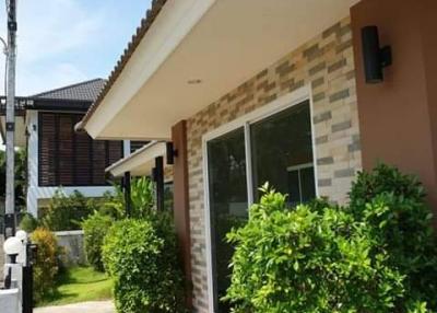 Newly constructed house for sale Chiang Mai, single storey 3 Bedrooms, 2 Bathrooms, landscaped gardens ready to move in unfurnished.