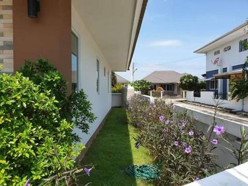 Newly constructed house for sale Chiang Mai, single storey 3 Bedrooms, 2 Bathrooms, landscaped gardens ready to move in unfurnished.