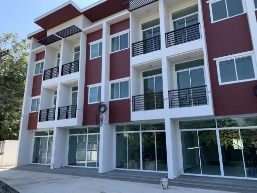 Stunning project of 8 townhouses with 2 bedrooms/3 bathrooms, parking, and future extension space. Prime location with easy access to amenities.