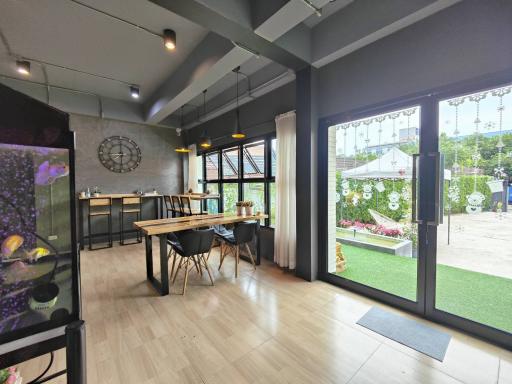 Chiang Mai! 3-storey building for sale on 100 sq wah land, 4 beds, 6 baths, large hall, kitchen, parking for 8 cars. Perfect for commercial or residential.