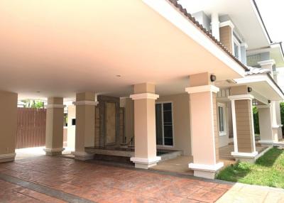 Fully renovated 4-bed, 5-bath house with 2 kitchens in Chiang Mai