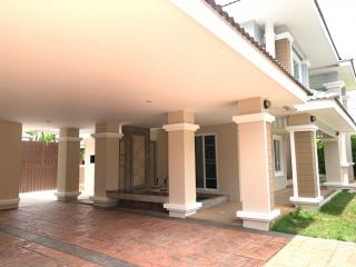 Fully renovated 4-bed, 5-bath house with 2 kitchens in Chiang Mai