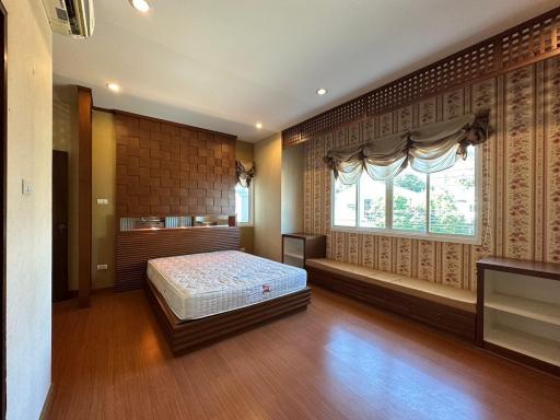 Fully renovated 4-bed, 5-bath house with 2 kitchens in Chiang Mai