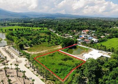 Escape city life to tranquil Mae Rim. 2 rai, 92 sq wah (3568m2) land for nature lovers. Unobstructed mountain views, privacy, and serenity.
