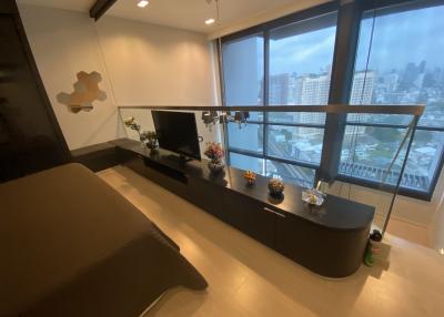 For rent Rhythm Sukhumvit 44/1(S15-15855)  Rhythm Sukhumvit 44/1  Duplex 1 bedroom 1 bathroom  24th floor  Size 62 sq m.  Rental price 45,000 baht (1 year contract) 2 months security deposit, 1 month