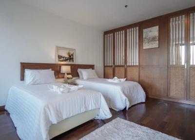 Spacious Apartment at Yenakart Sathorn