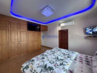 4 Bedrooms House East Pattaya H010501