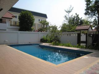 Single House with private pool in compound at Soonvijai 1 Petchaburi.